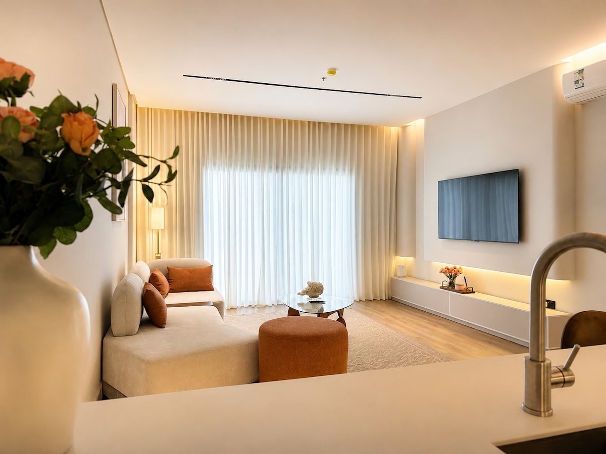 Warm living room in a Rihab Stays apartment in Al Khobar